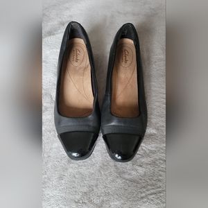 Clarks black pumps